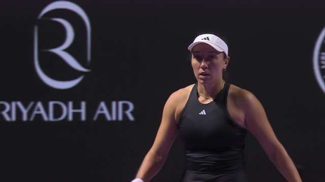 Pegula clinches semi-finals place with Paolini win