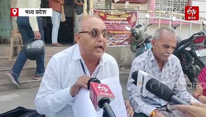 रतलाम नगर निगम के बाहर पार्षदों का धरना, शहर की समस्याएं छोड़ राष्ट्रीय मुद्दों पर चर्चा क्यों