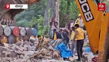 शरद मेले में भर भराकर गिरी दीवार, चार दुकानदार दबकर गंभीर घायल