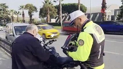 Aracını ana yola park etti, "Ceza yazmıyorlar" dedi, iki ceza birden yedi