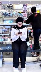 Make A Beautiful Girl Upset When She Gets Pranked