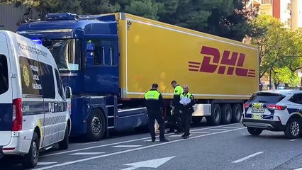 Un camión atropella mortalmente a una joven de 20 años en Valencia