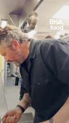 BRUT. FOOD — La tortilla part Alexandre Giesbert, chef et cofondateur de Casa Pregonda.