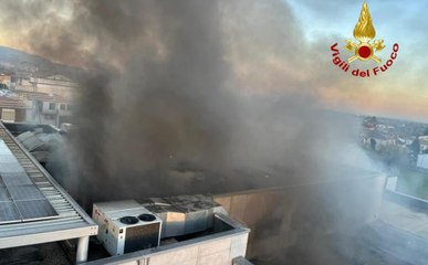 Thiene, incendio nei magazzini Munari: evacuati dipendenti, nessun ferito (07.11.25)