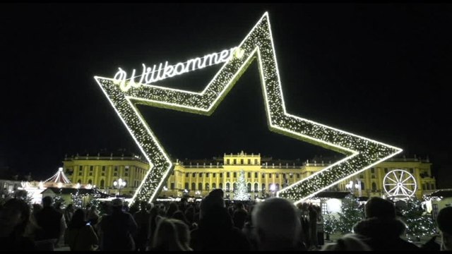 A Vienna e a Parigi al via i preparativi per il Natale