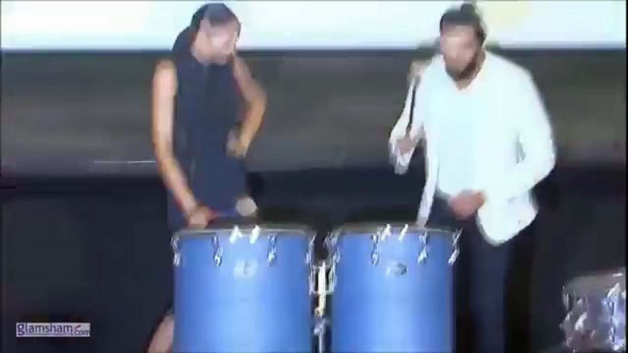 Ritesh Deshmukh absolutely nailed the vibe, totally drowned in the Banjo-Kazooie madness! 🎬🎸  #glamsham #RiteshDeshmukh #BanjoKazooie #TrailerVibes #EpicPerformance #DesiEnergy  Ritesh Deshmukh, Banjo Trailer Vibes, Epic Performance, Desi Energy