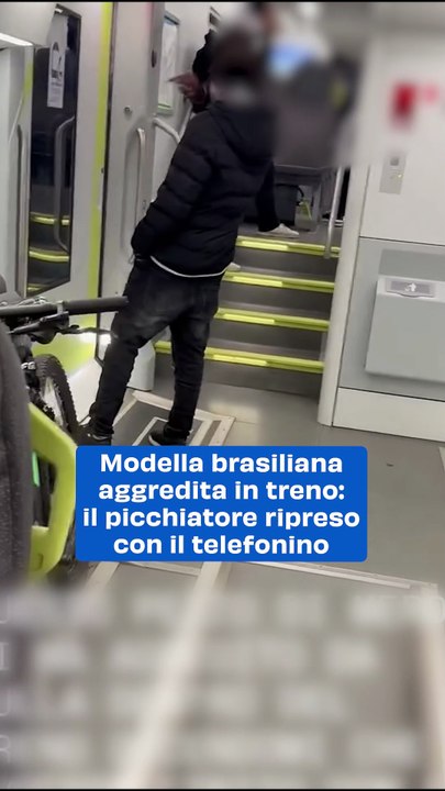 Modella brasiliana aggredita in treno: il picchiatore ripreso con il telefonino
