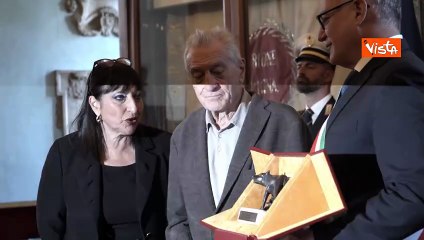 Robert De Niro riceve in Campidoglio la Lupa Capitolina