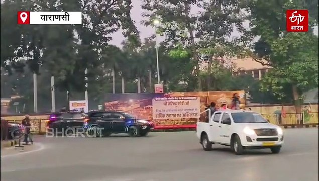 PM मोदी बनारस दौरा; एयरपोर्ट पहुंचे प्रधानमंत्री नरेंद्र मोदी, 4 वंदे भारत ट्रेन को दिखाएंगे हरी झंडी