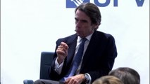 Aznar: El Gobierno estará fuera de la ley si no hay elecciones o cuestión de confianza
