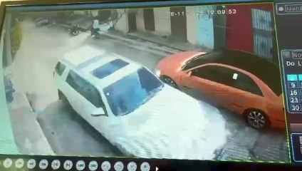 A tiros contra la Policía: video capta el ataque de cinco hombres en Los Girasoles III