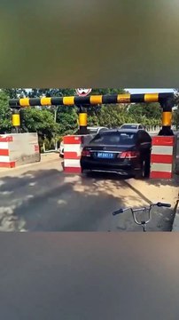 ⚠️ Video này có thể khiến bạn nói “ỦA SAO DỄ VẬY TA?!” chỉ trong 15 giây…” - Tay run khi qua ngã tư? - Đạp phanh chết dí khi có xe máy cắt ngang? - Lùi xe mãi không vào nổi 1 chỗ đậu? ĐỦ RỒI! Xem xong lái như pro chỉ sau 3 lần tập…