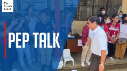 Marcos talks to Tino victims sheltered Cebu school