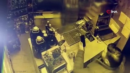 Tekel büfeyi demir sopalarla basıp darp ettiler!