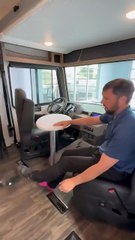 2h sáng, scroll feed... chợt nghĩ: Đời ngắn, sao không biến "tôi" thành vua đường phố? 🌌🚀 Winnebago Vista – RV Mỹ huyền thoại, Class A sang chảnh, dễ lái, 9 tech boost trên V10. 208k USD: Đầu tư xứng! 🛋️🌟 Invite ai lên chuyến đầu?