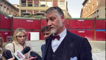 Il ministro Giuli in visita a Bologna: il video del sopralluogo alla torre Garisenda con il sindaco Lepore