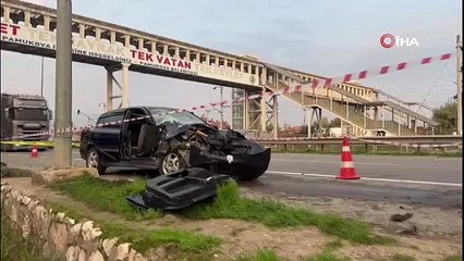 D-650’de park halindeki tıra çarpan otomobil hurdaya döndü: 3 yaralı