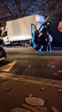 Découvrez les images spectaculaires de faux policiers qui tentent de kidnapper un homme en pleine rue au Bourget en Seine-Saint-Denis