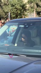 شقيقة محمد رمضان تنهار في جنازة والدهما