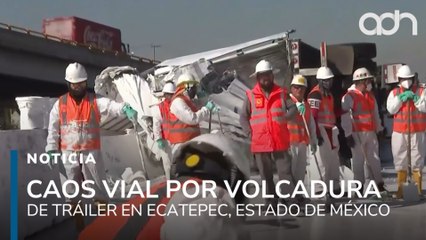 Tráiler cargado con pintura vuelca en el Circuito Exterior Mexiquense; hay caos vial en Ecatepec