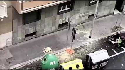 Motoseghe in azione a via delle Fornaci: prosegue l'abbattimento di alcune alberature