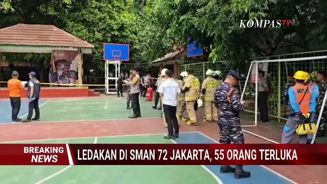 Garis Polisi Dipasang di Area Tempat Kejadian Perkara Ledakan di SMAN 72 Jakarta