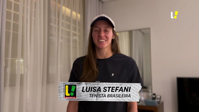 Tenista brasileira Luisa Stefani comemora inédita vaga à decisão das duplas do WTA Finals, na Arábia Saudita.