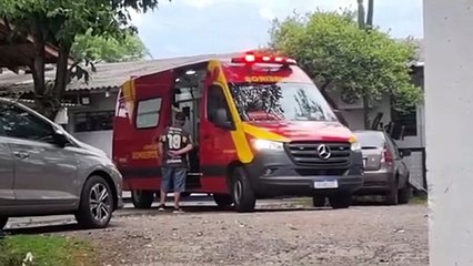 Aluna leva 'voadora' no Colégio Ieda Baggio Mayer e é socorrida pelo Siate