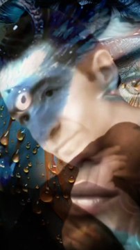 Entre ciel et regard Mon profil se dessine dans le souffle du vent en arrière plan le visage d’une femme reflet du souvenir au dessus un rapace déplacé ses ailes