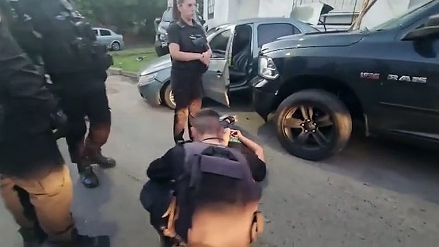 La persecución policial a dos delincuentes que terminó con un fuerte choque: el video