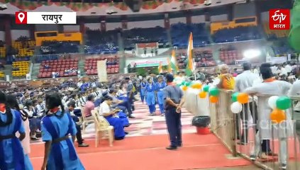 रायपुर में वंदे मातरम के जश्न में भूखे-प्यासे रहे स्कूली बच्चे, सरकारी इंतज़ामों की खुली पोल