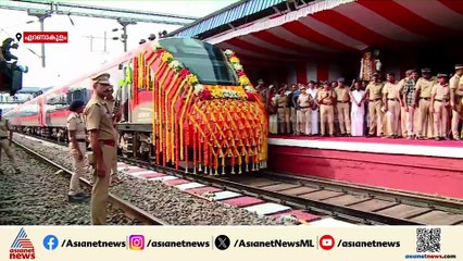 'ടിക്കറ്റ് കിട്ടാത്ത റൂട്ടാണ്, വന്ദേഭാരത് വന്നത് നന്നായി, യാത്രക്ലേശം കുറയും'