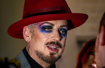 Boy George está consternado por el odio que la gente muestra hacia los grupos minoritarios en internet