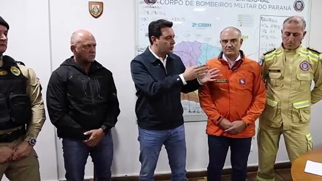 Governo do Paraná envia 50 bombeiros e monta força-tarefa após tornado devastar Rio Bonito do Iguaçu