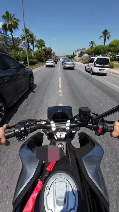 Trafikte akrobasi yapan sürücüye ceza!