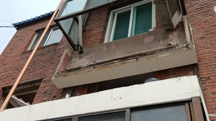 전주 연립주택 개조 공사 현장서 바닥 무너져...1명 사망 / YTN