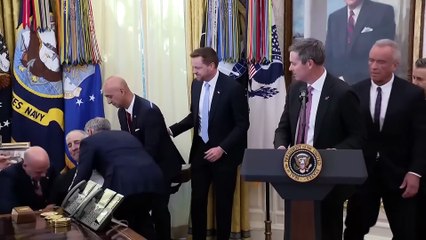 Man faints in Oval Office as Trump unveils drug price update