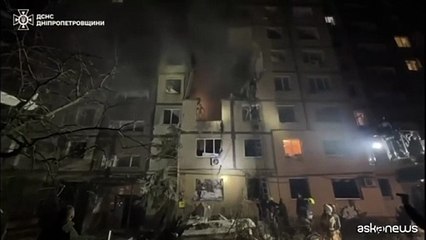 Ucraina, i soccorsi dopo un raid russo su un edificio residenziale