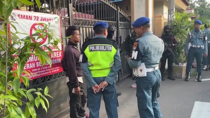 자카르타 학교 모스크 폭발 54명 부상...용의자는 17세 남학생 / YTN