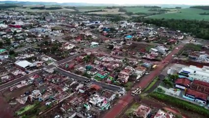 Imagens aéreas mostram como ficou Rio Bonito do Iguaçu após tornado