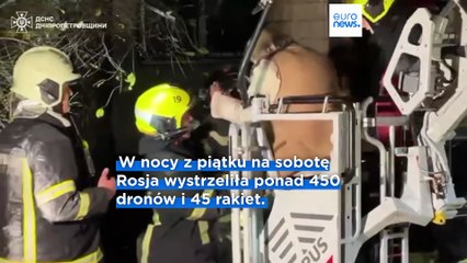 Rosja przeprowadza zmasowany atak na Ukrainę: wielopiętrowy blok w Dnieprze częściowo zniszczony