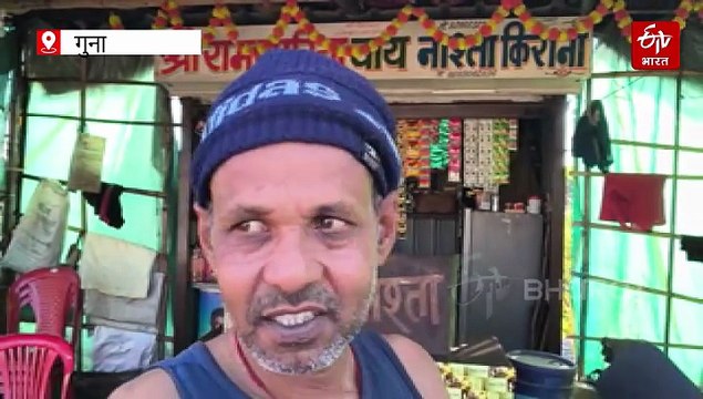 कंटेनर की टक्कर से कार के परखच्चे उड़े, 2 लोगों की मौत, दो गंभीर, बच्चे को खरोंच तक नहीं