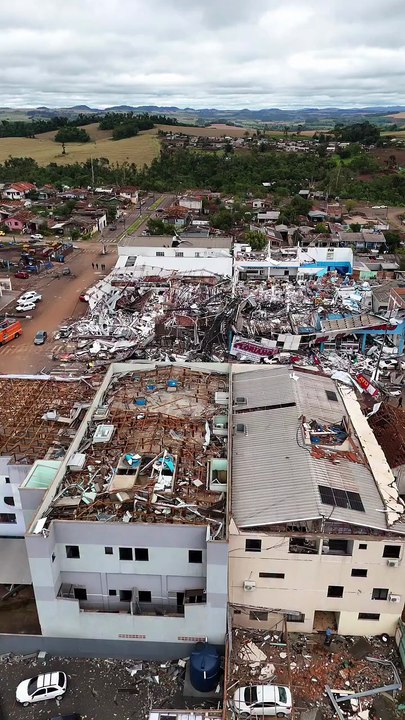 Vídeo aéreo mostra devastação de cidade atingida por tornado que deixou mortos no PR