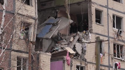 러 공습에 우크라서 2명 사망...에너지시설 타격에 단전 속출 / YTN