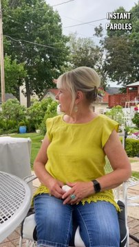 Cette enseignante retraitée reçoit la visite de ses anciens élèves diplômés