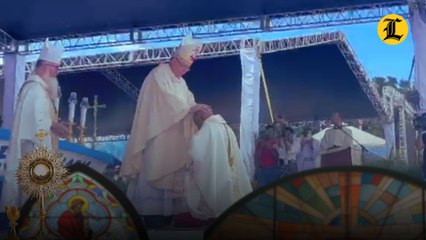 Antonio Ruiz de la Rosa, se postra en símbolo de una nueva vida en la iglesia católica