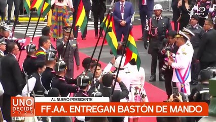 PAZ RECIBE BASTÓN DE MANDO