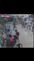 Benzin istasyonundaki restoranda sigara yakti, kibritiyere atmasıyla etrafı alevler sardı.📍🇧🇷 Brezilya