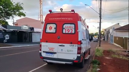 Samu atende vítima de acidente de trânsito na Rua Jacarezinho