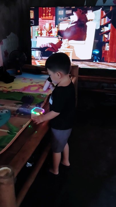 Grey and Isaiah danced 'head, shoulders, knees and toes' together